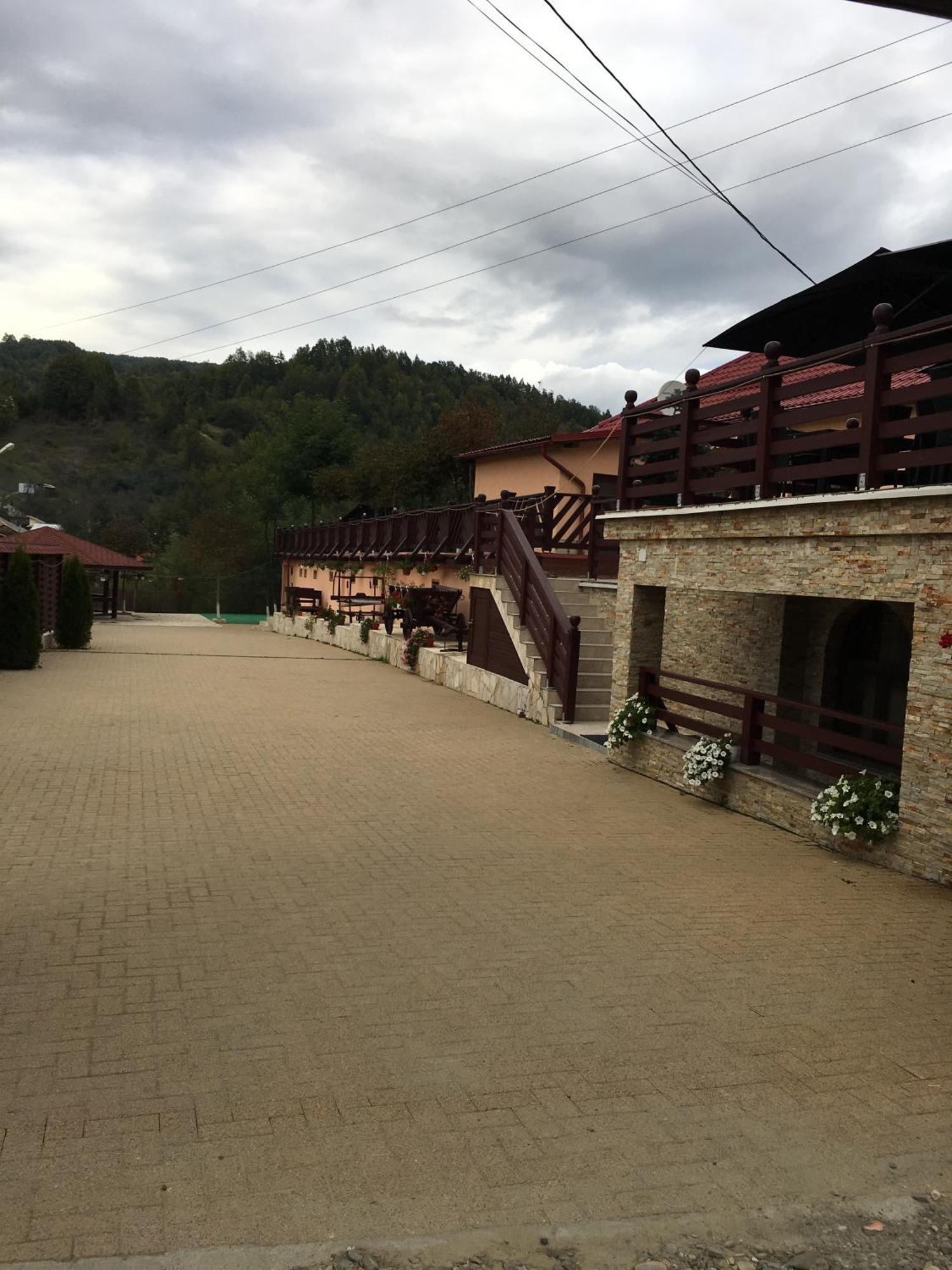 Pridvorul Haiducilor Slanic Moldova Exterior photo