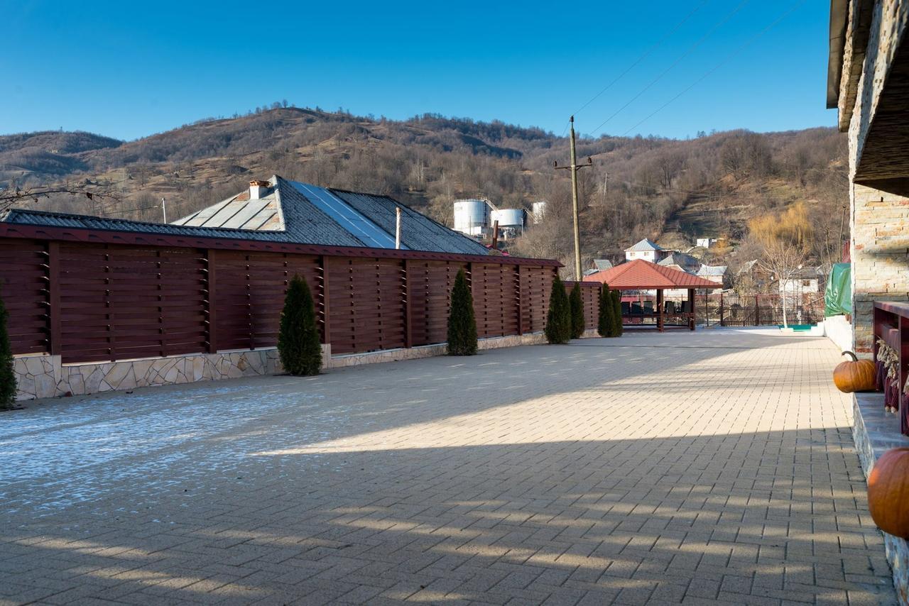 Pridvorul Haiducilor Slanic Moldova Exterior photo
